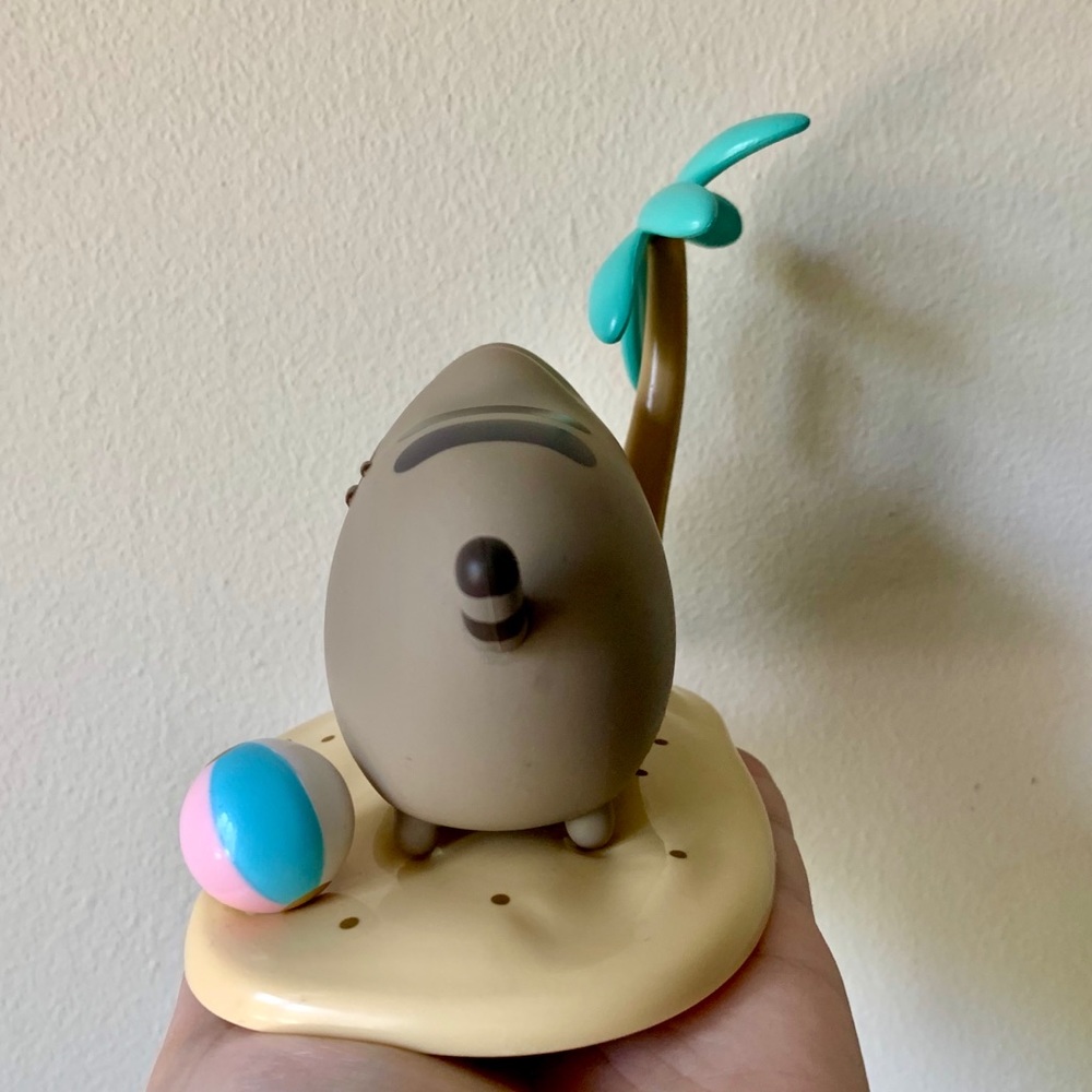Pusheen Box Exclusive Vinyl: Island Scene - Picture 4 of 5